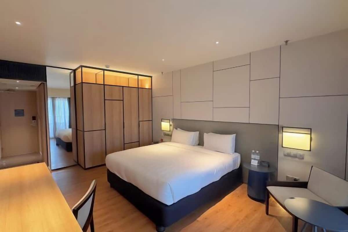 Minibar, in-room safe, desk, blackout drapes