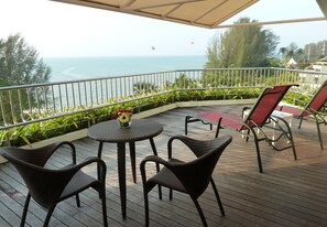 Premier Suite, 1 King Bed, Sea View | Balcony view