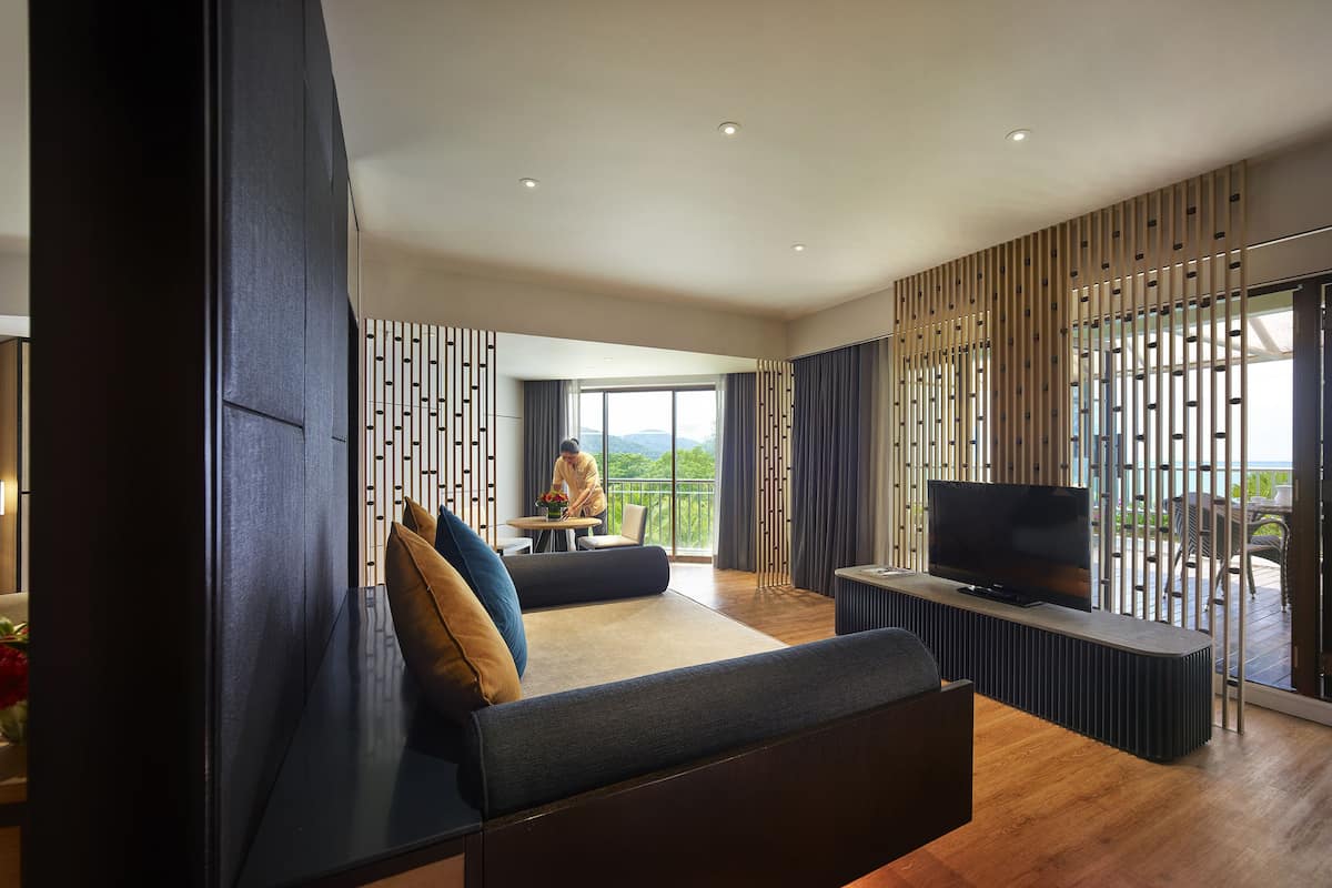 minibar, in-room safe, desk, blackout curtains