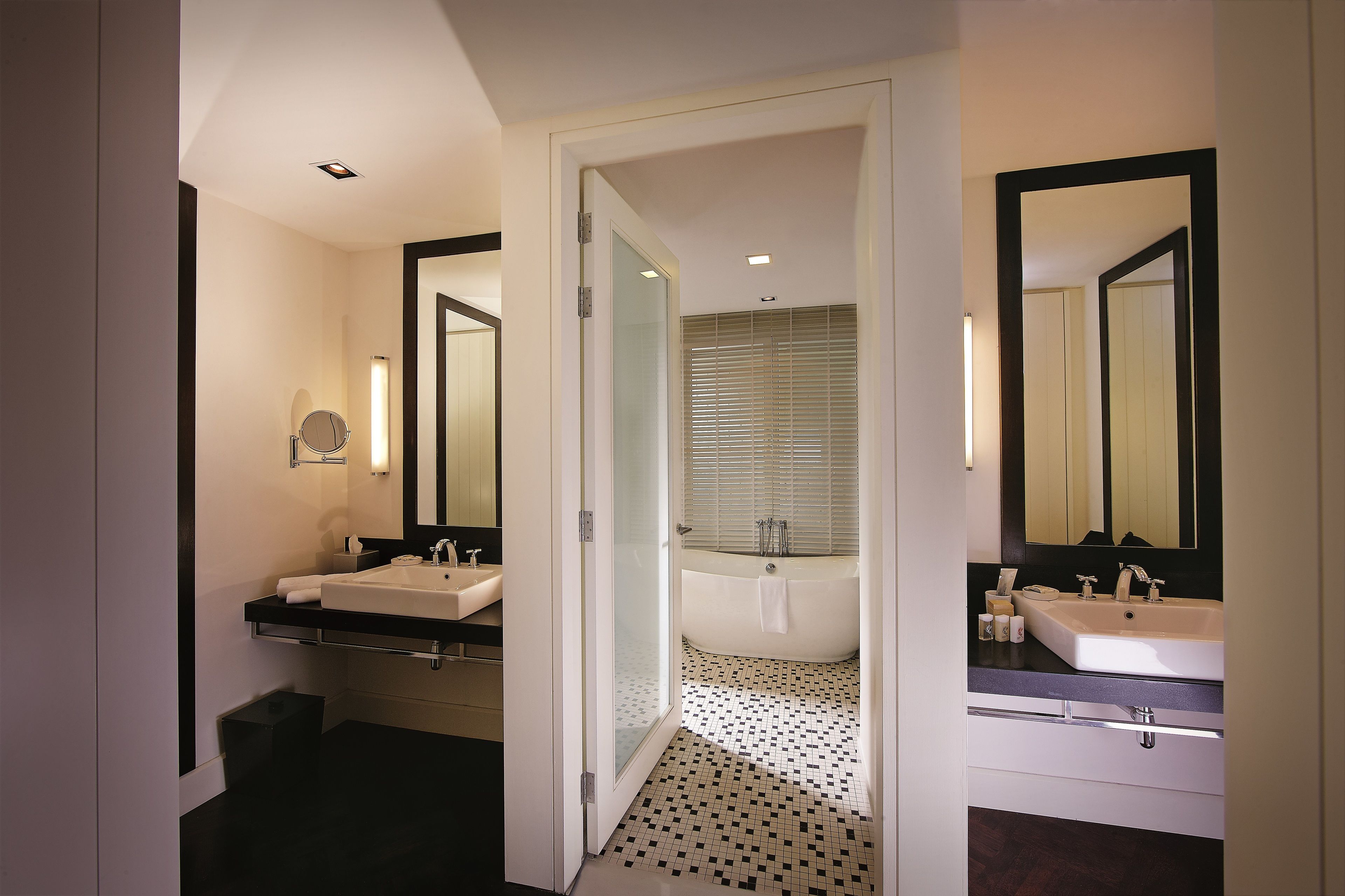 premier suite | bathroom | free toiletries, hair dryer, bathrobes, slippers