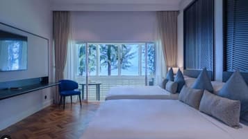 Chambre « Premier », 2 grands lits (Sea Facing, Balcony) | Minibar, coffres-forts dans les chambres, bureau, rideaux occultants