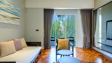 32-inch LCD TV with satellite channels, TV