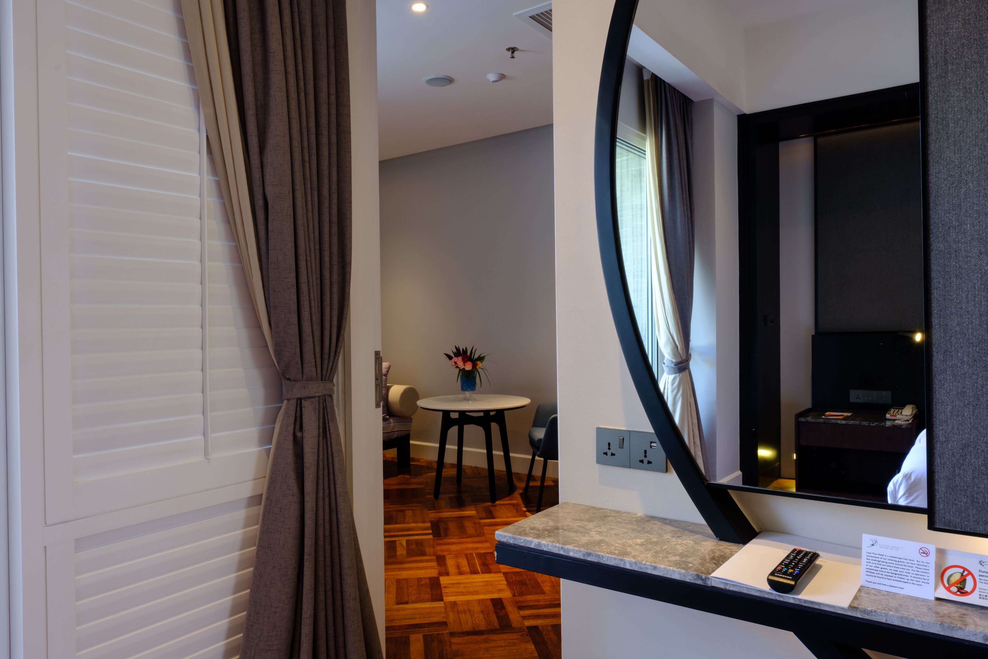 deluxe suite | 1 bedroom, minibar, in-room safe, desk