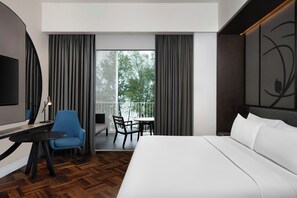 Deluxe Room, 1 King Bed (Sea Facing, Balcony)
