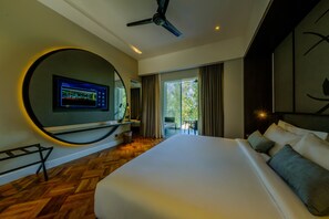 Super Deluxe Room | มินิบาร์, ตู้นิรภัยในห้องพัก, โต๊ะทำงาน, ผ้าม่านกันแสง