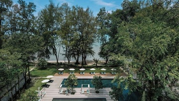 1 quarto, frigobar, cofres nos quartos, escrivaninha