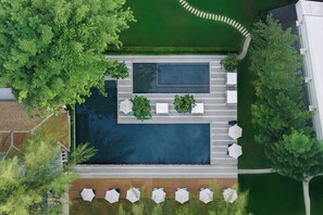 Outdoor pool, pool umbrellas, pool loungers - Lone Pine, Penang, a Tribute Portfolio Resort (George Town)