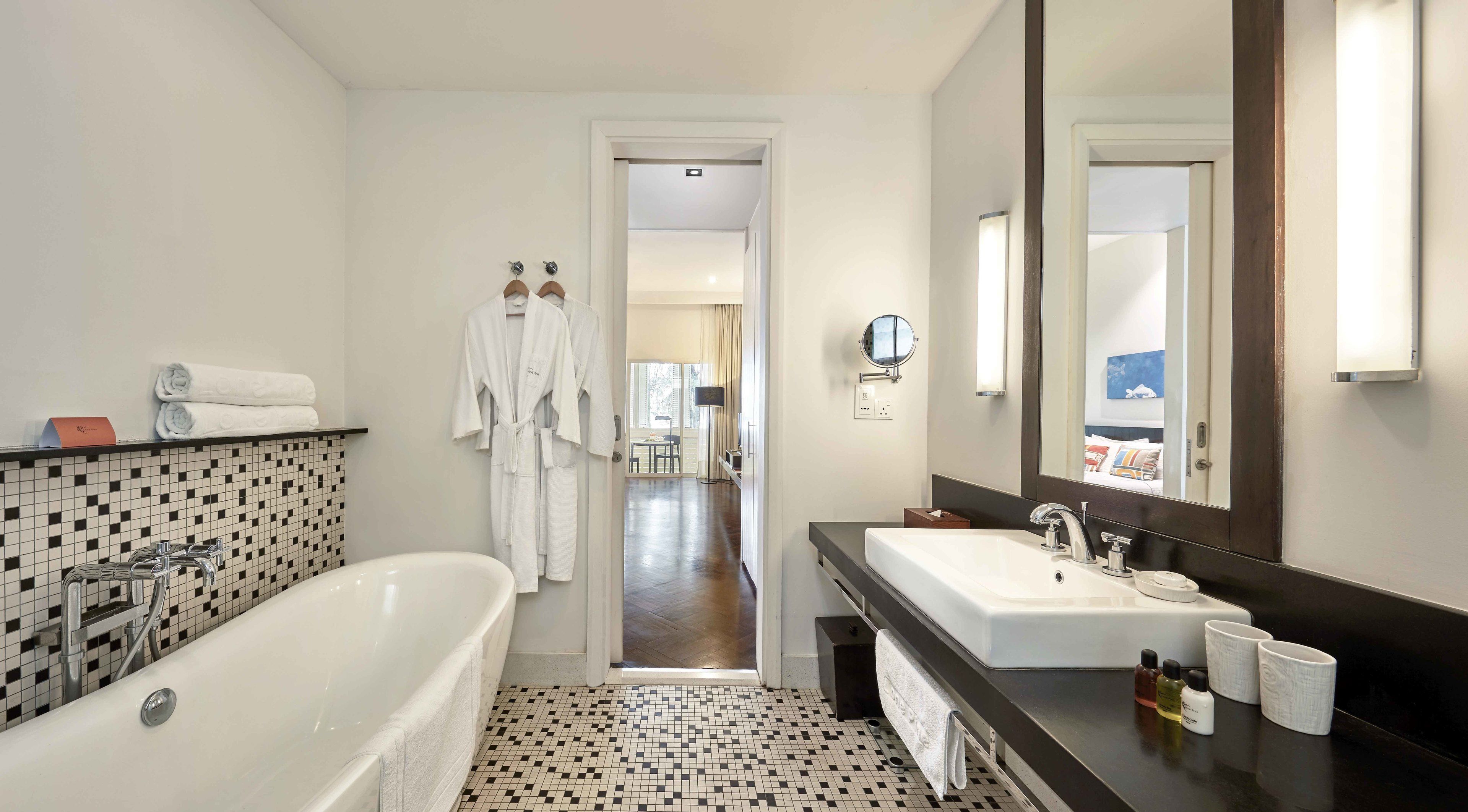premier room sea-facing | bathroom | free toiletries, hair dryer, bathrobes, slippers