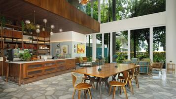 Frühstück, Blick auf den Pool