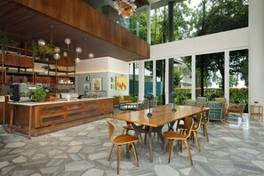 Breakfast served, pool views 