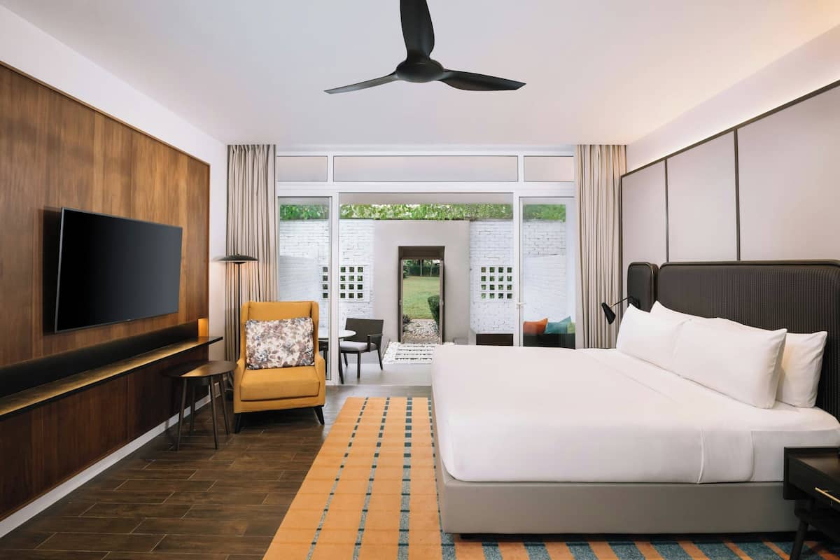 Chambre « Premier », 1 très grand lit, non-fumeur (Poolside, Patio)