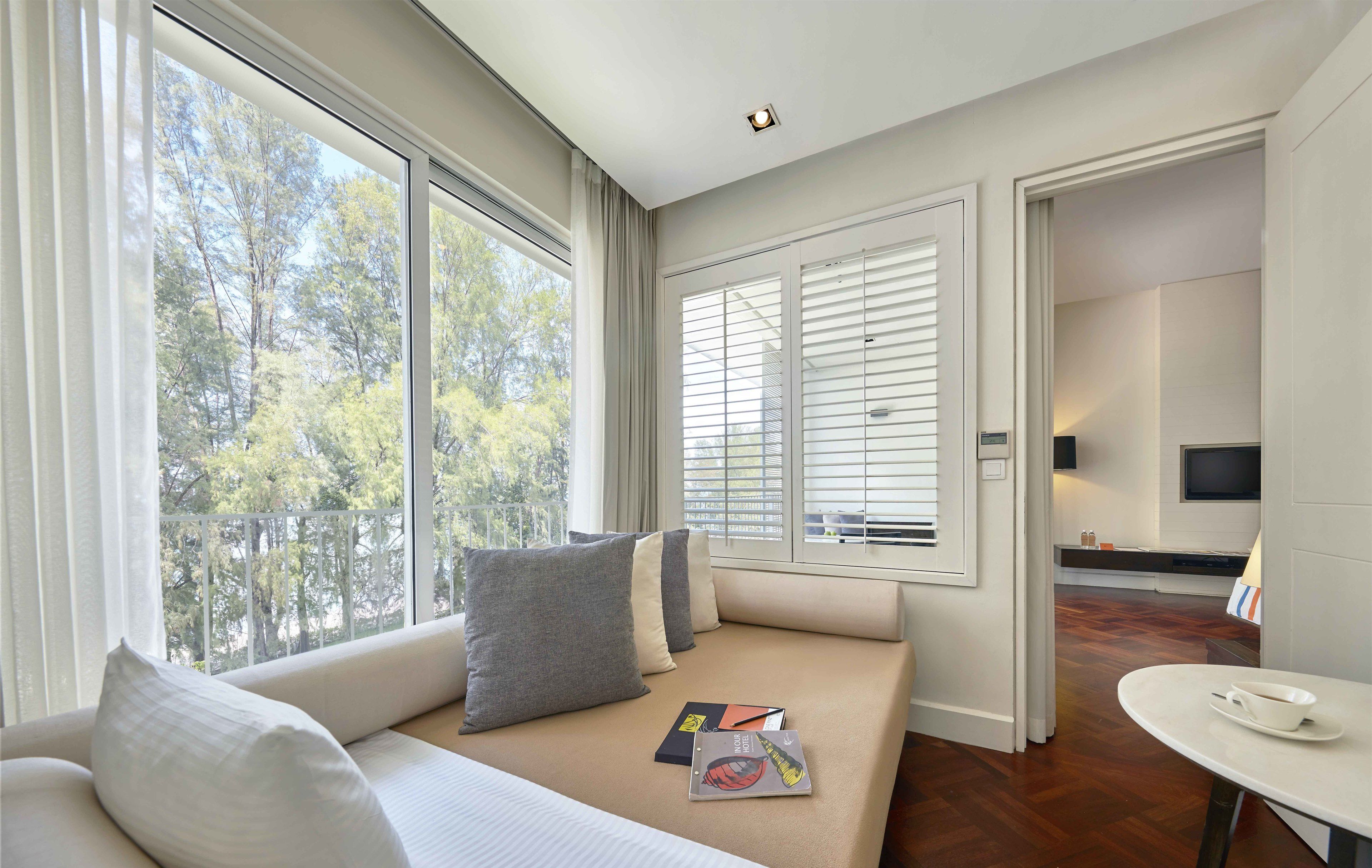 Super Deluxe Room | Minibar, safe på rommet, skrivebord og blendingsgardiner