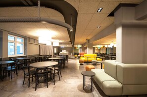 Daily buffet breakfast (EUR 11.90 per person) - a&o Berlin Mitte (Berlin)