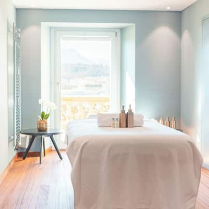 Sauna, body treatments, aromatherapy, hot stone massages