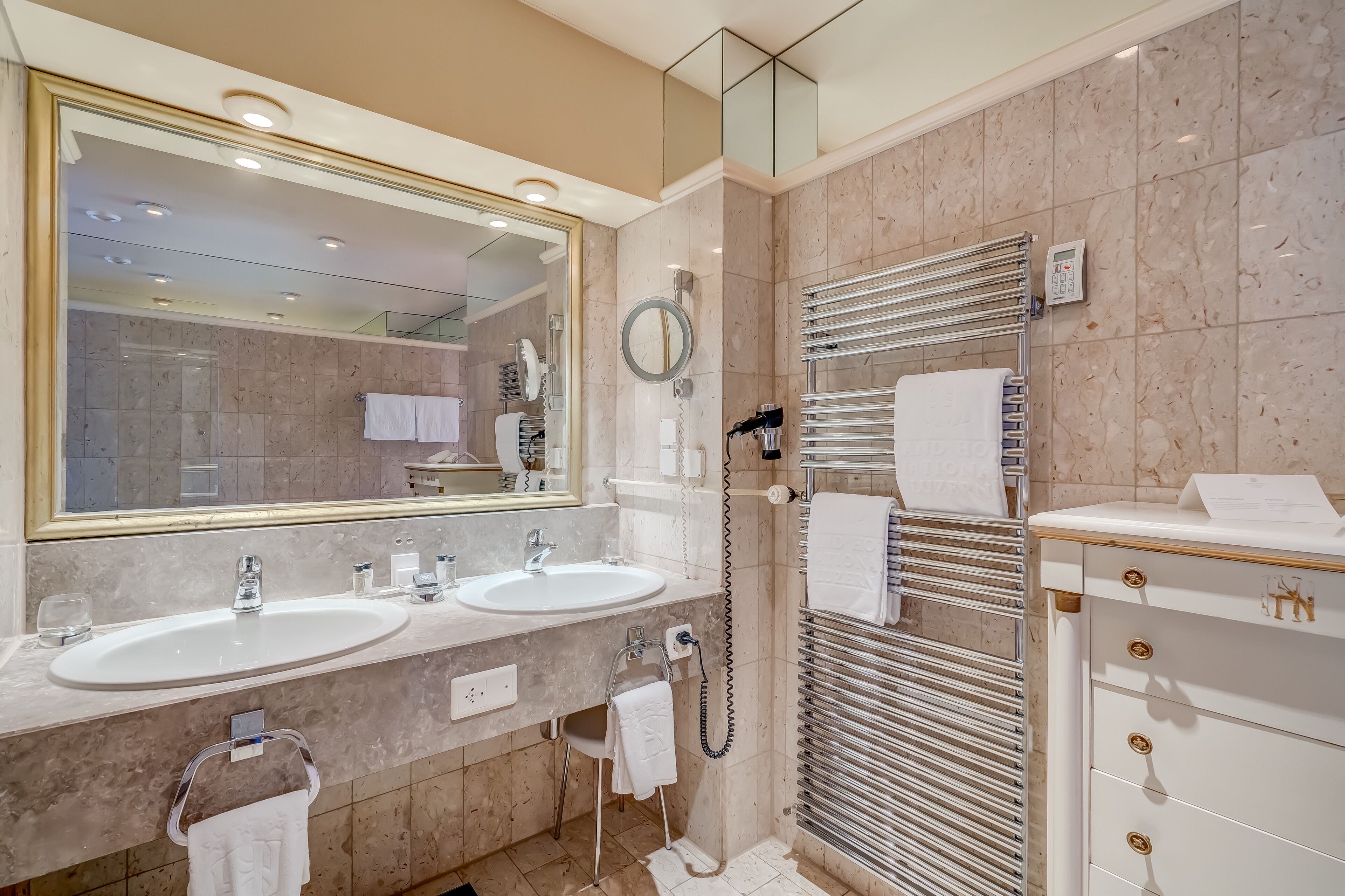 1 bedroom, hypo-allergenic bedding, minibar, in-room safe