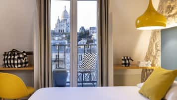 Chambre Quadruple avec Balcon et Vue | Bureau, rideaux occultants, fer et planche à repasser, Wi-Fi gratuit