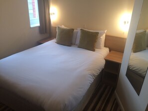 スタンダード ダブルルーム ダブルベッド 1 台 | ベビーベッド、WiFi (無料)