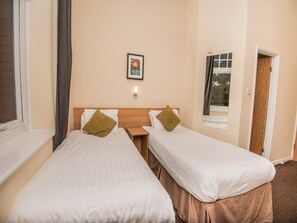 Habitació amb dos llits individuals estàndard, 2 llits individuals | Bressols i wifi gratuïta 