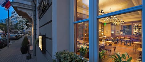 Breakfast, lunch, dinner served; Modern European cuisine