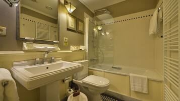 A bathroom with a sink, toilet, and bathtub.