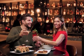 3 restaurants, serveren ontbijt