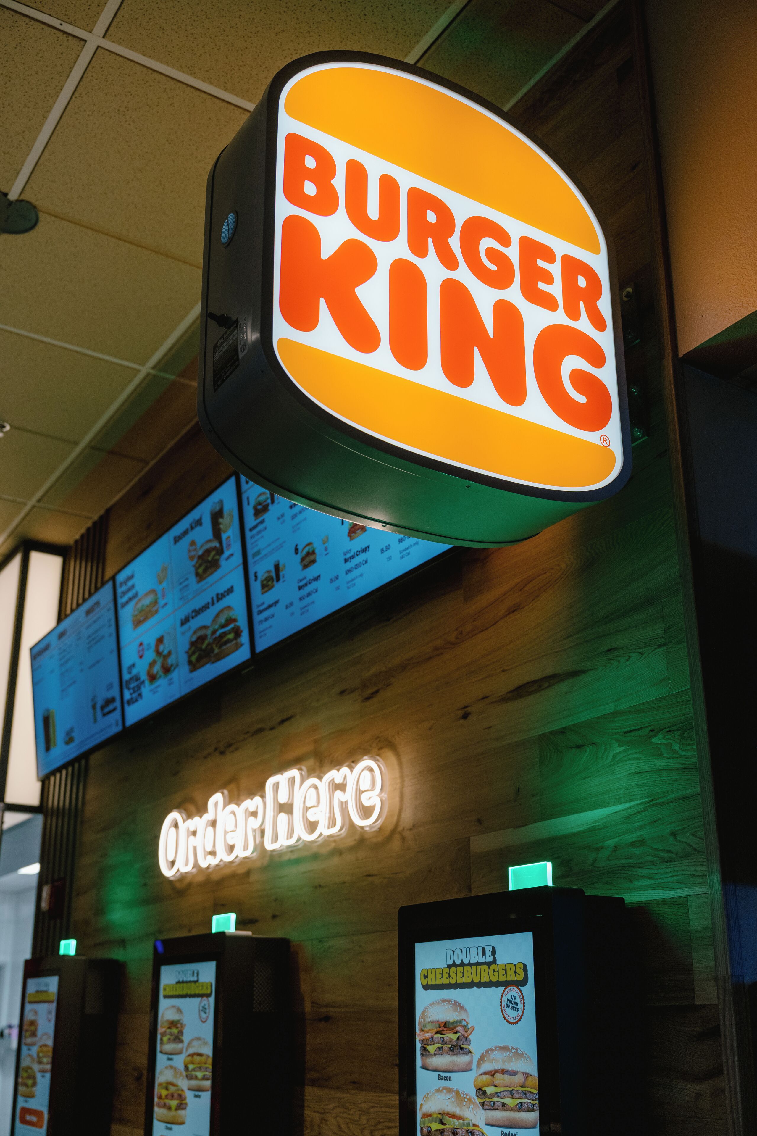 3 restaurants, breakfast, lunch, dinner served; American cuisine