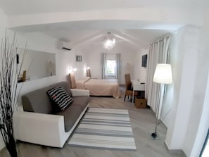 Studio Suite Cao cấp | Két bảo mật tại phòng, có lối đi dành cho xe lăn 