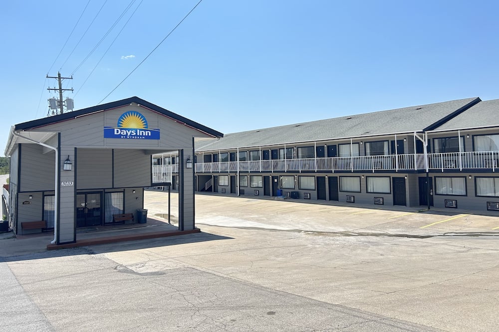 Days Inn by Wyndham Branson near Theatre District