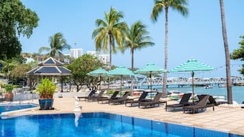 2 outdoor pools, sun loungers