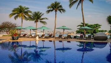 2 outdoor pools, pool loungers