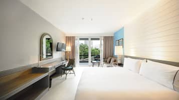 Tropical Superior (No View) King Bed | Minibar, in-room safe, desk, blackout drapes