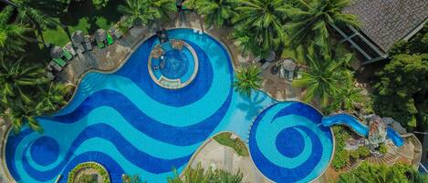 2 piscinas al aire libre, sillones reclinables de piscina