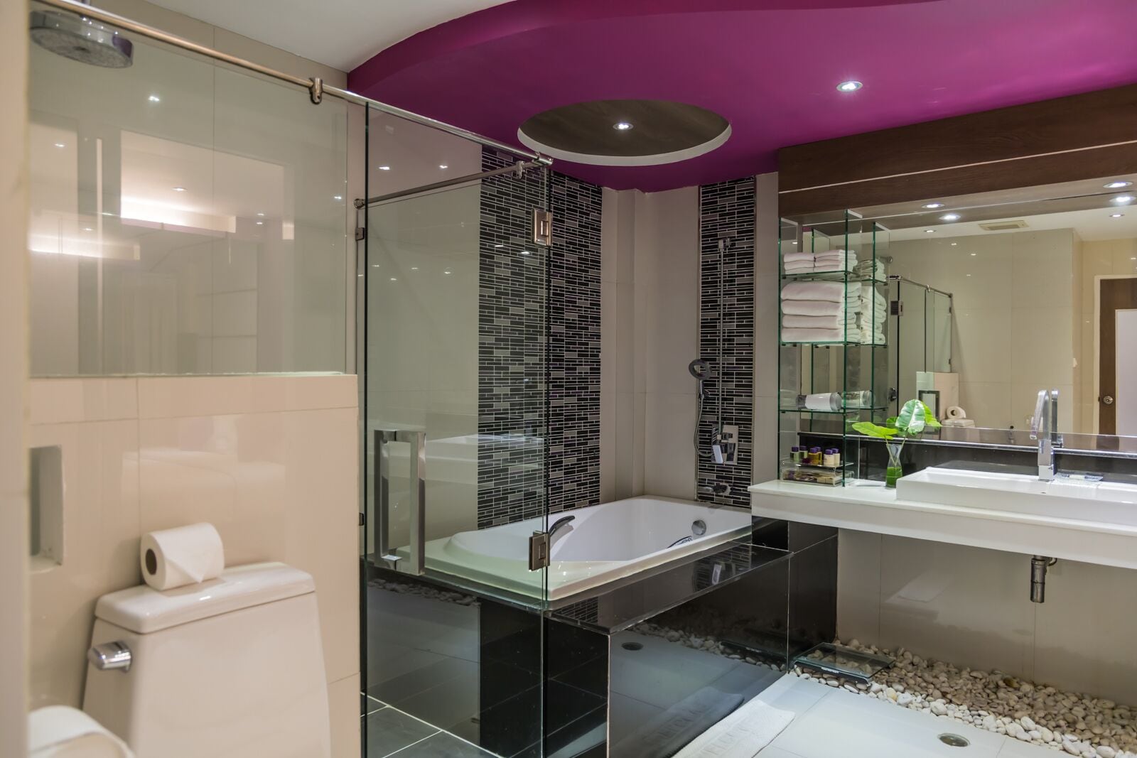 family suite, 1 bedroom, garden view | bathroom | shower, rainfall showerhead, free toiletries, hair dryer