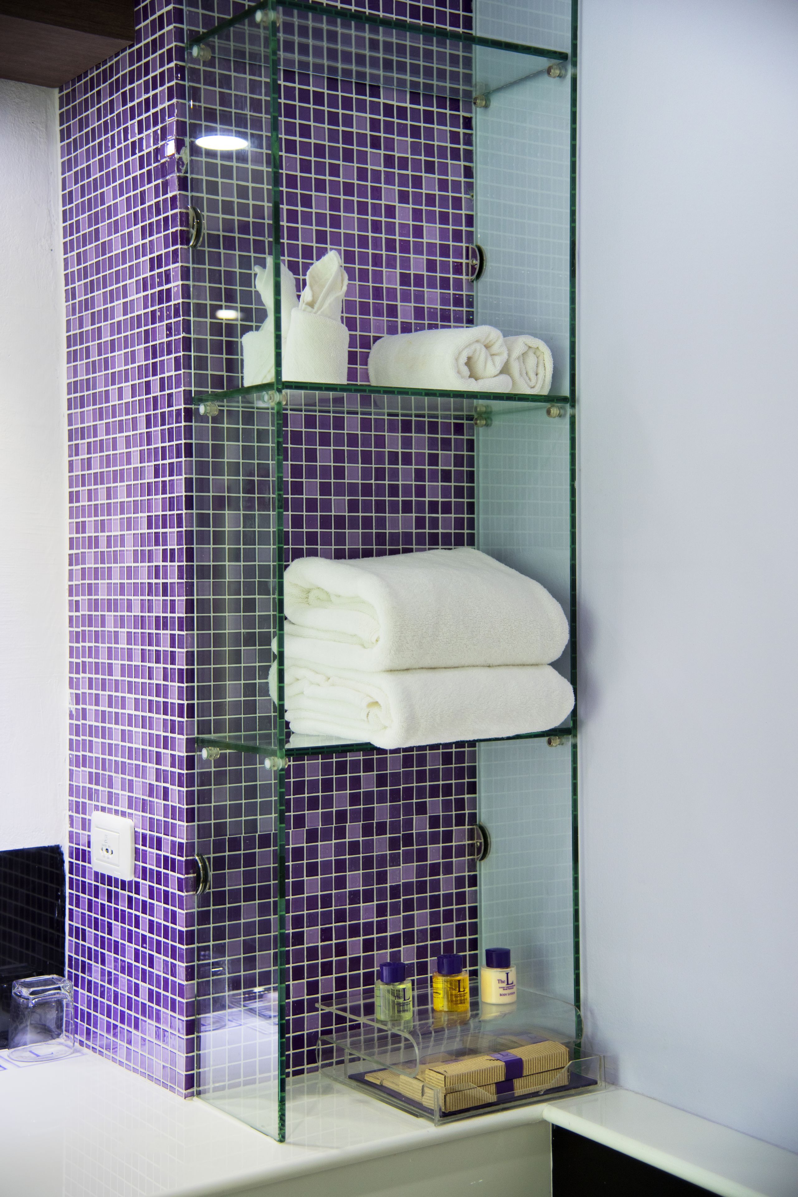 shower, rainfall showerhead, free toiletries, hair dryer