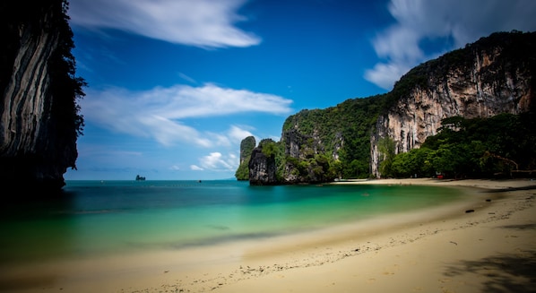 On the beach, beach towels - The L Resort (Krabi)