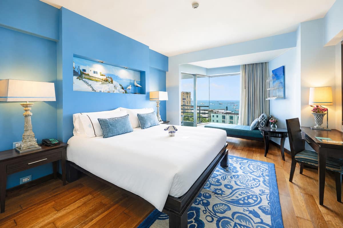 Minibar, in-room safe, desk, blackout curtains