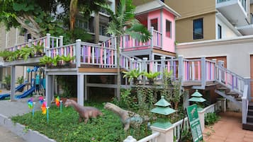 Children’s play area – outdoor