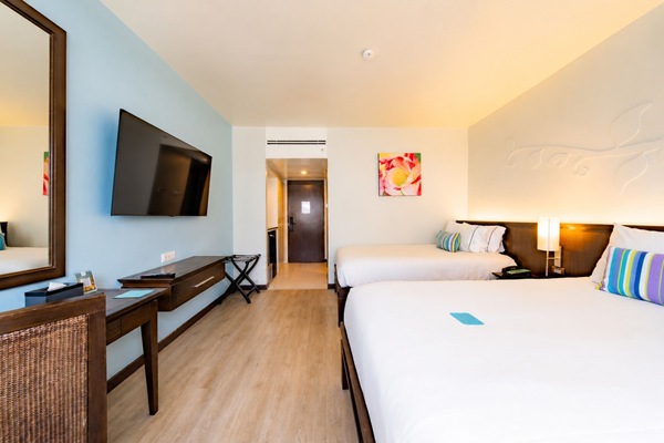 Deluxe Pool View Twin Bed | Minibar, in-room safe, desk, blackout drapes
