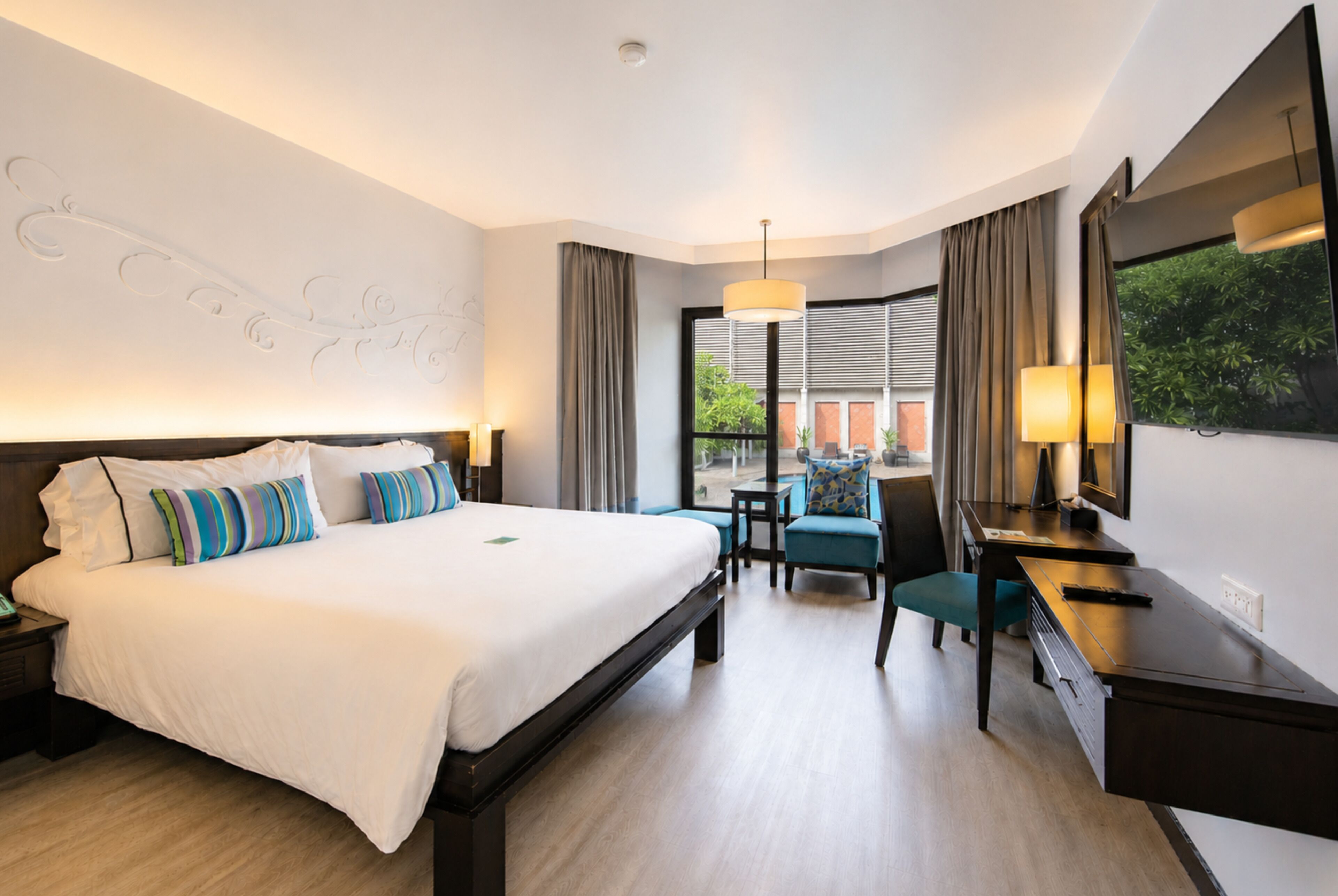 Deluxe Pool View King Bed | Kameruitzicht