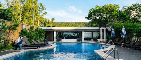 2 outdoor pools, sun loungers