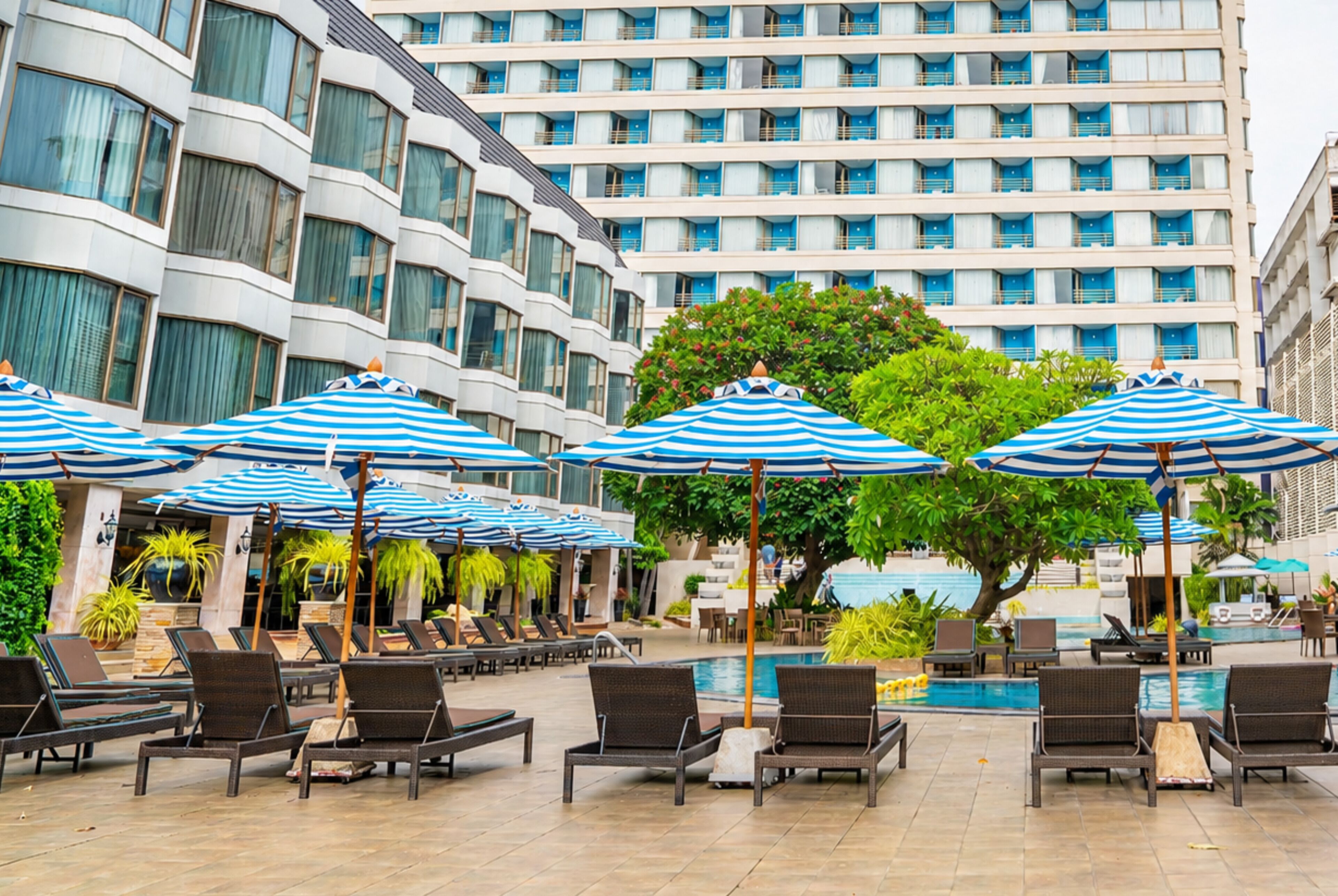 2 outdoor pools, sun loungers