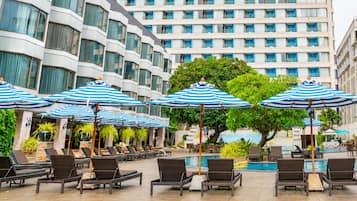 2 outdoor pools, sun loungers
