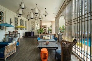 Lobby sitting area - The Bayview Hotel Pattaya (Pattaya)