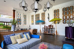 Lobby sitting area - The Bayview Hotel Pattaya (Pattaya)