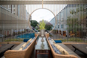 Lobby sitting area - The Bayview Hotel Pattaya (Pattaya)