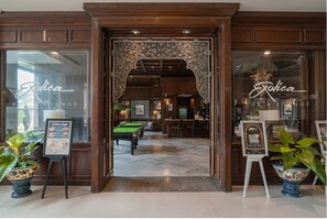 Lobby lounge