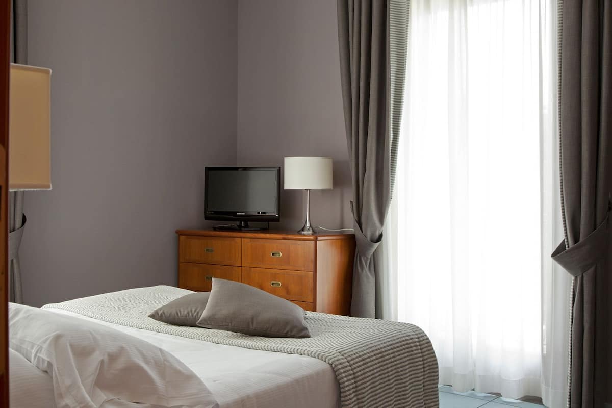 1 chambre, coffres-forts dans les chambres, bureau