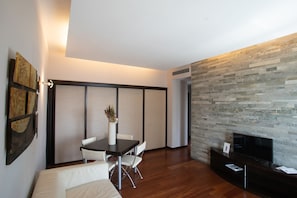 Apartment | Zimmersafe, Schreibtisch, schallisolierte Zimmer, Bügeleisen/Bügelbrett