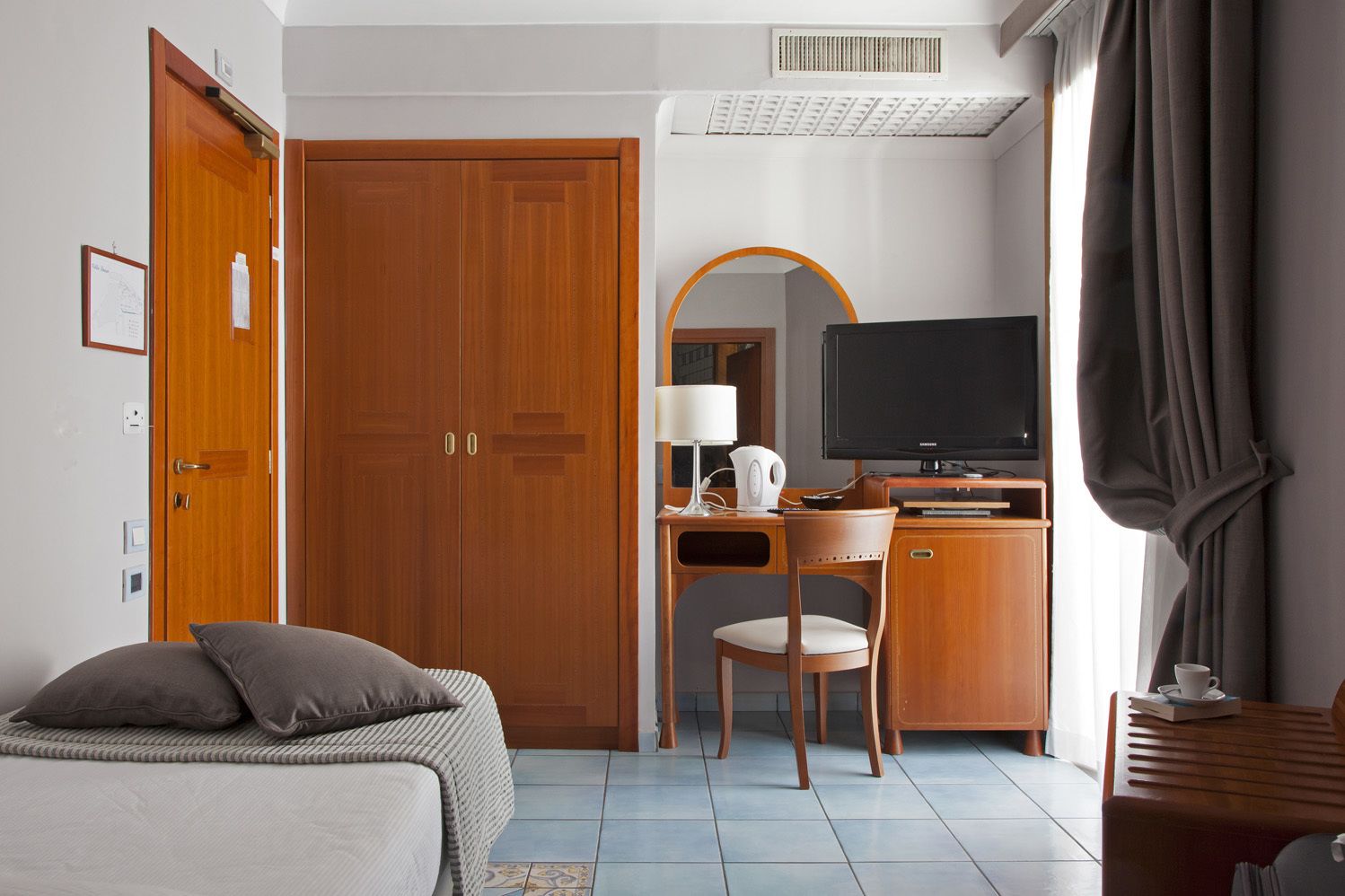 classic single room | in-room safe, desk, soundproofing, iron/ironing board