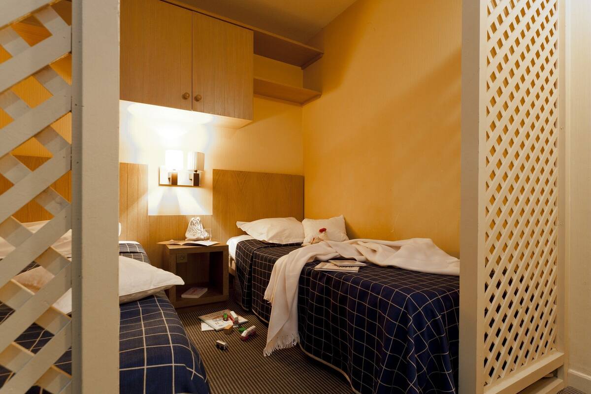 1/2 bedroom for 5/6 Standard air-conditioned | Blackout drapes, iron/ironing board, cribs/infant beds, WiFi